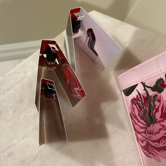 Carolina Herrera floral canvas cosmetics bag to crossbody - Picture 5 of 13